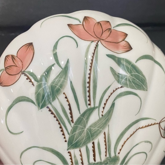 Handpainted Ducks & Lilies Porcelain Scalloped Shell Lidded Trinket Box - Picture 15 of 16